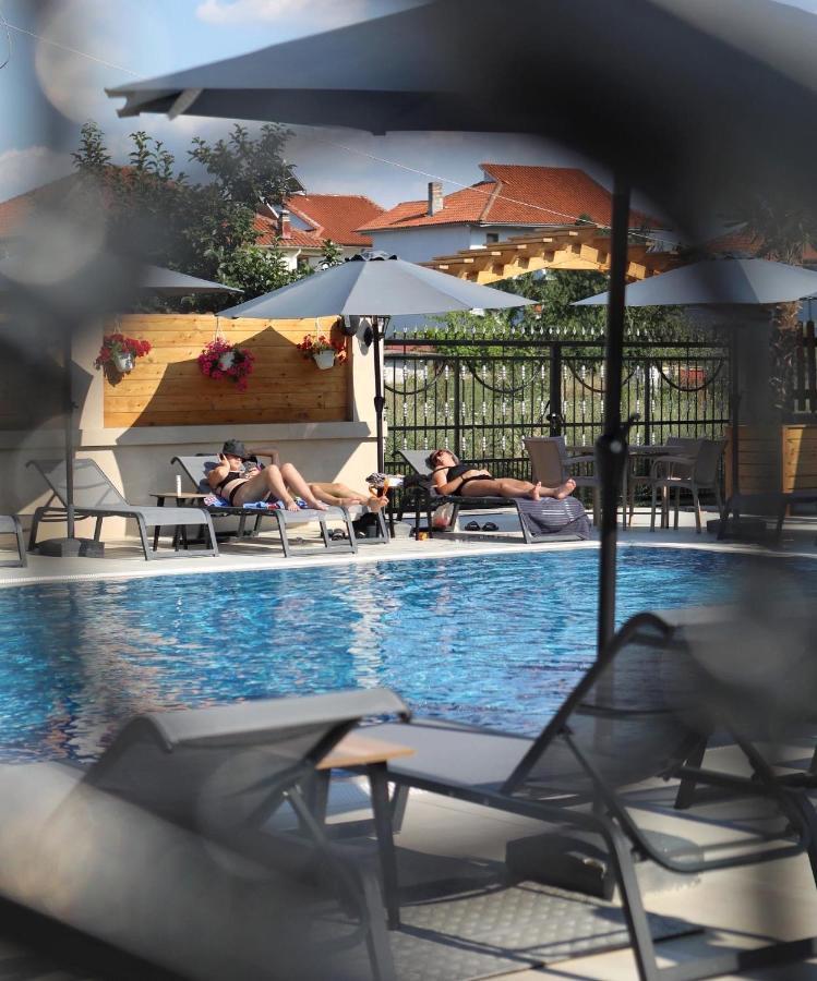 Bujtina Siar Hotel Pogradec Ngoại thất bức ảnh