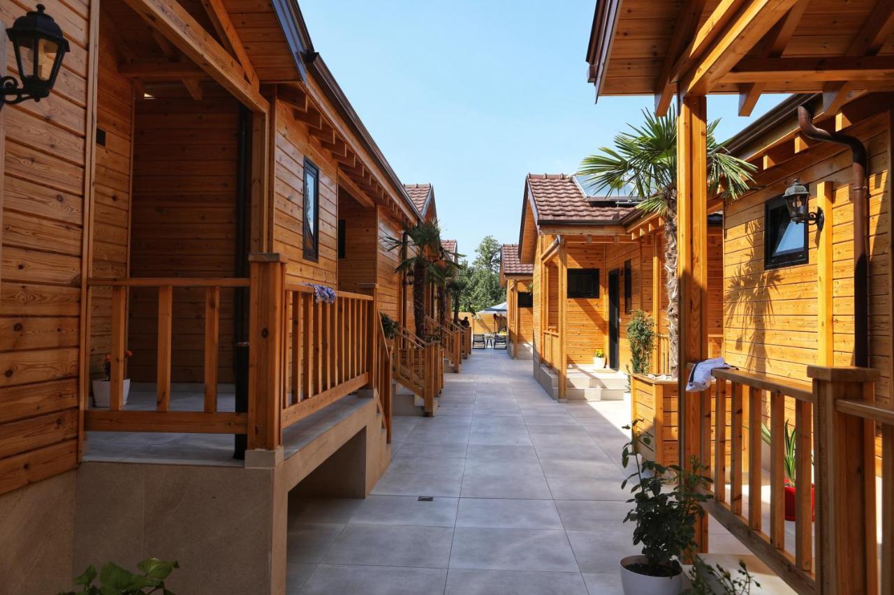 Bujtina Siar Hotel Pogradec Ngoại thất bức ảnh