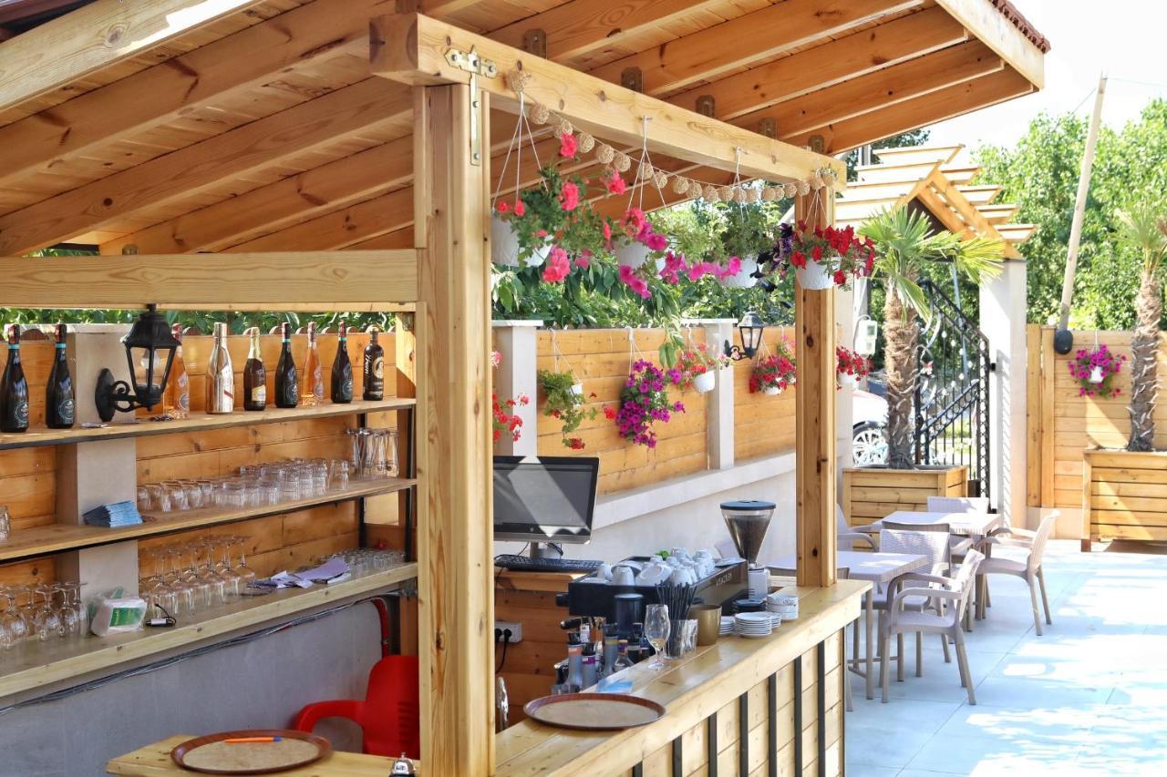 Bujtina Siar Hotel Pogradec Ngoại thất bức ảnh